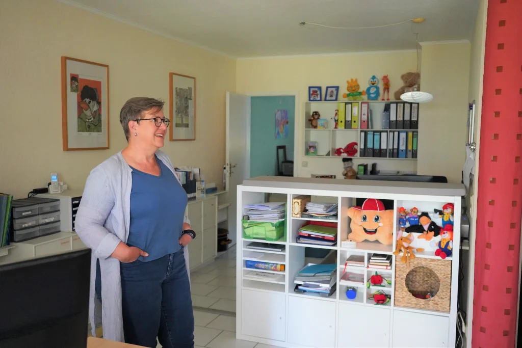 Susanne Augustin, die Geschäftsführerin im Büro