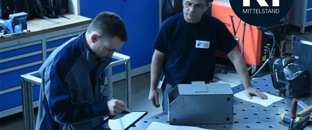 Zwei Mitarbeiter der Firma Woll