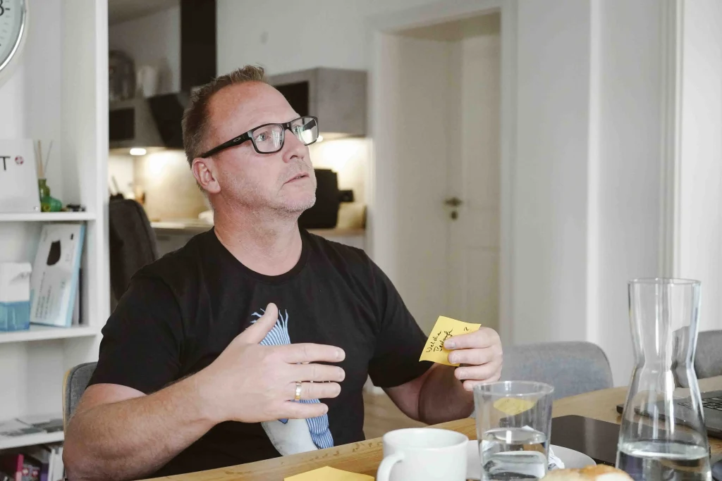 Der Chef des Unternehmens im Workshop