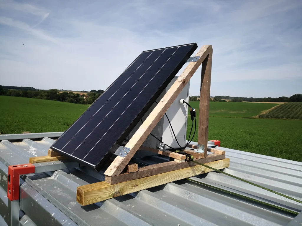 Solarpanel auf Wellblech