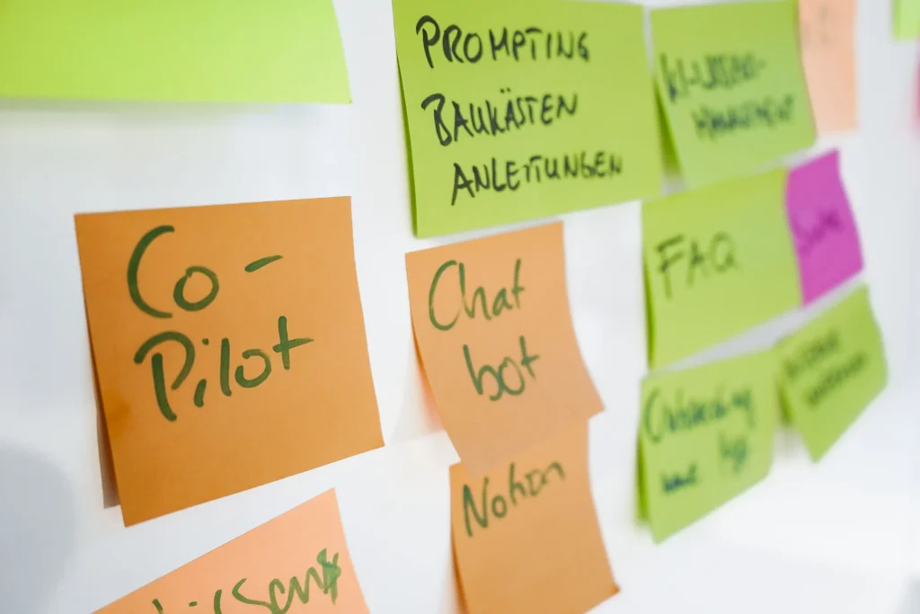 Post-its mit Ideen zur Nutzung von digitalen Lösungen