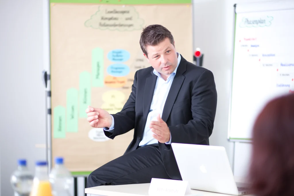 Automatisierung der manuellen Bewertung von Projektreports
