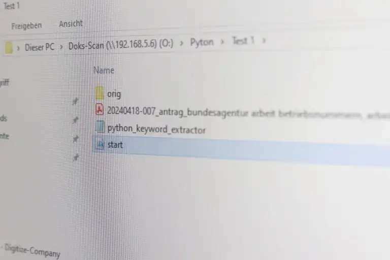 Bei der Lösung handelt es sich um ein Skript in der Programmiersprache Python.