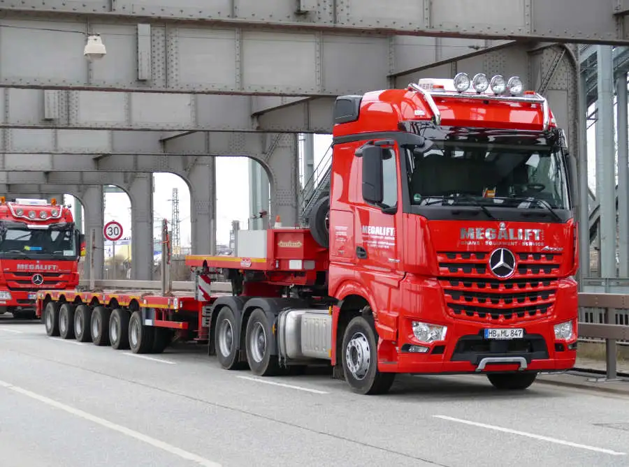 Fahrzeug MEGALIFT