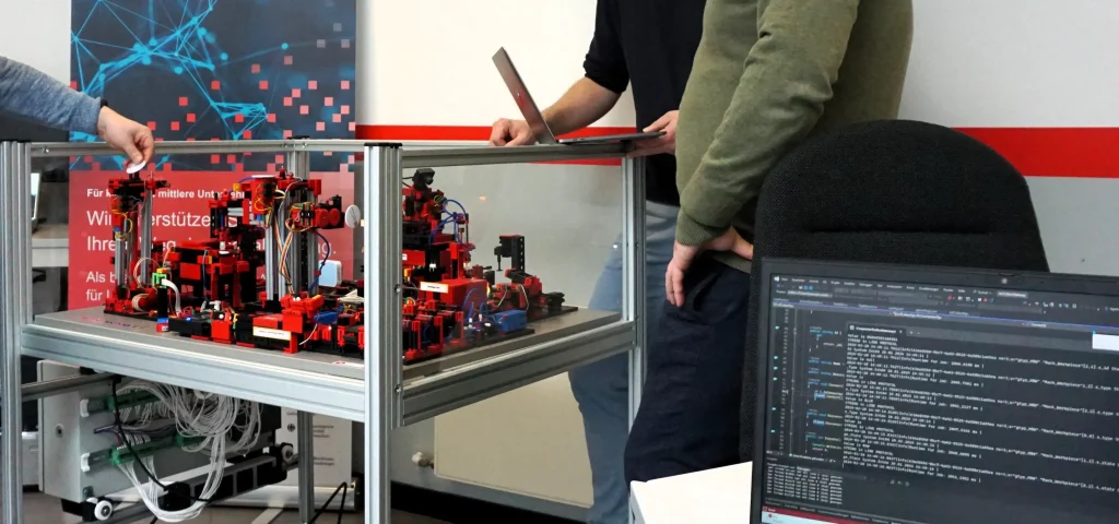 Entwicklung eines Gateways und dessen Anbindung an die Modellfabrik 4.0