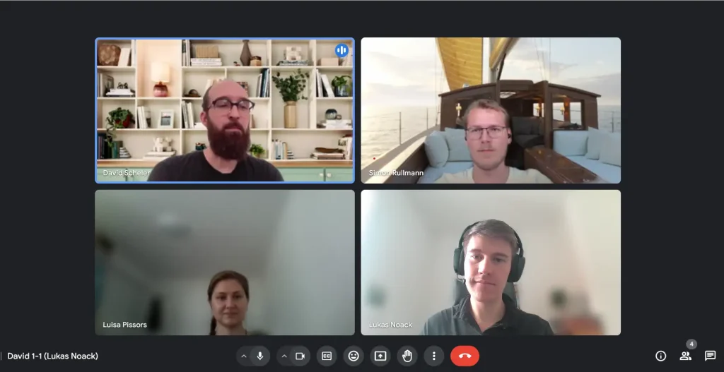 Ein Screenshot von einem Online-Meeting.